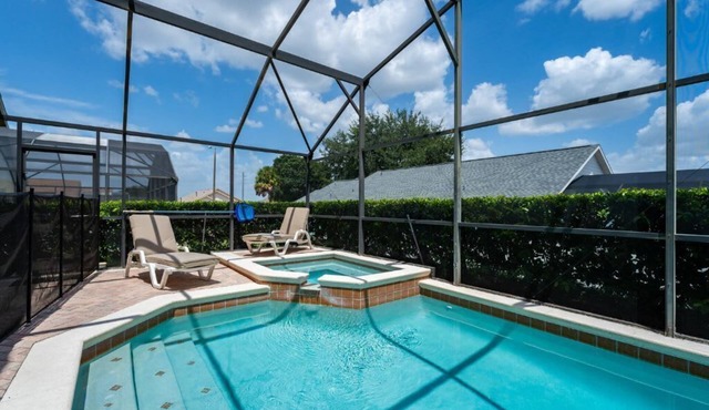 Luxurious Oasis: 4BR, 2-Master Bedrooms, Games Room, Playground & Relaxing Spa!