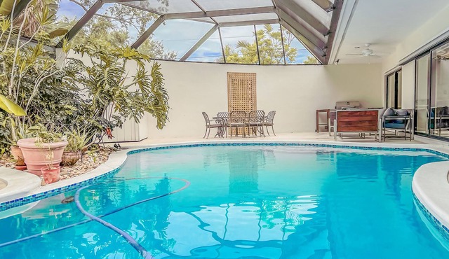 Luxurious Oasis + Heated Salt Pool + Pool Table