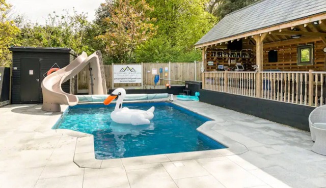 Luxurious oasis relax 32° pool Jacuzzi Games bar