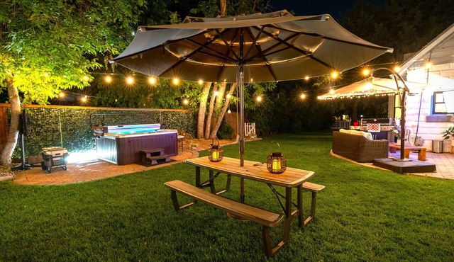 Luxurious Oasis Retreat w King Beds, Theater, & Hot Tub in the Heart of Old Town