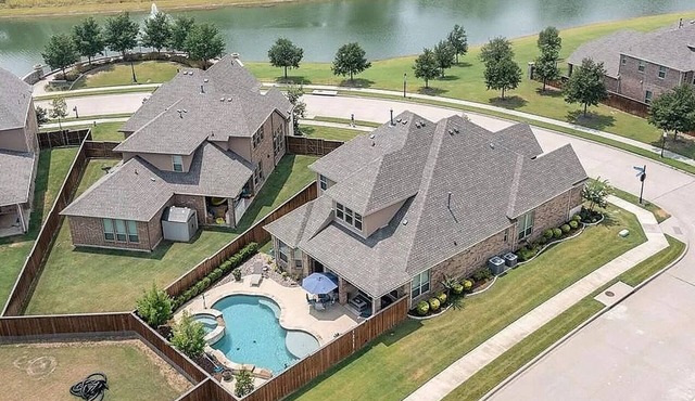 Luxurious Oasis with Pool/Spa 8 mins from Airport