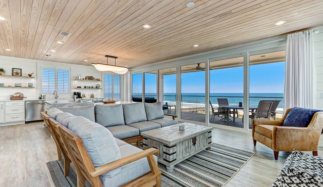 Luxurious Oceanfront 6 bedrooms and 2 kitchens. Luxury at its finest.