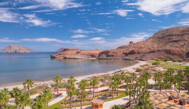 Luxurious Oceanfront Escape in Loreto’s Natural Paradise