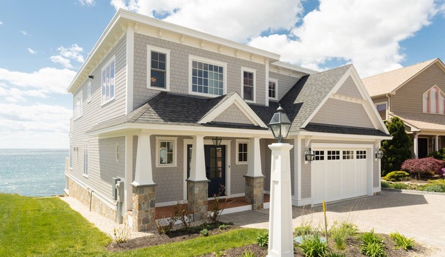 Luxurious Oceanfront Property: A Cruising Feeling Awaits You !