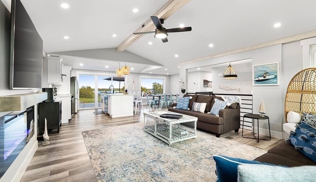 Luxurious Oceanview beach house W/hot tub