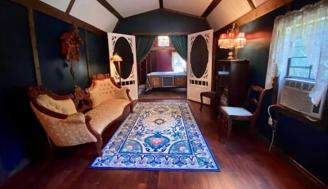 Luxurious, Off Grid, glamping, secluded on 43acresnn