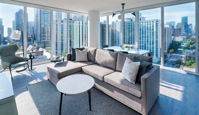 Luxurious Old Town Chicago Suites – Perfect for Families & Corporate Stays