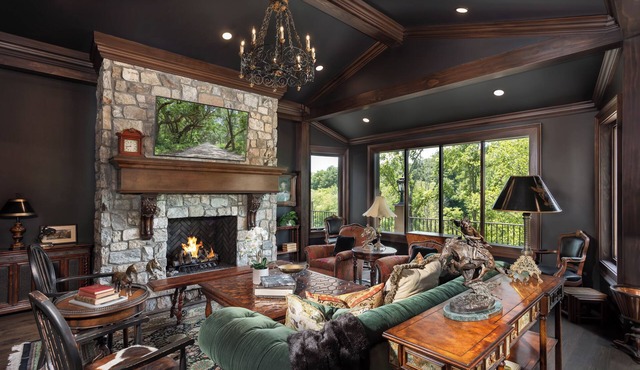 Luxurious Old World Two Bdrm Chalet on Equestrian Estate minutes from Asheville