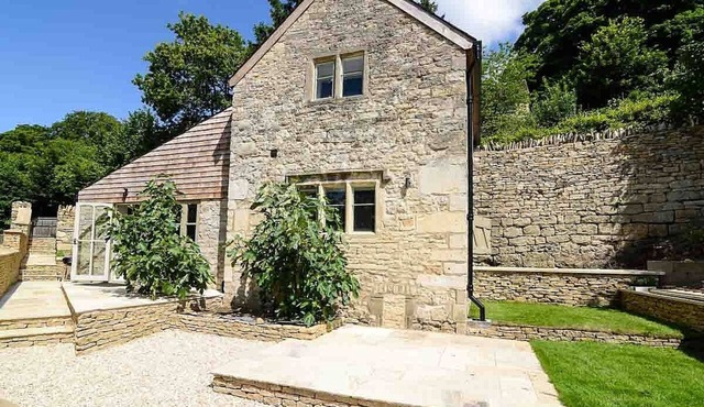 Luxurious One Bed Hideaway In The Cotswolds