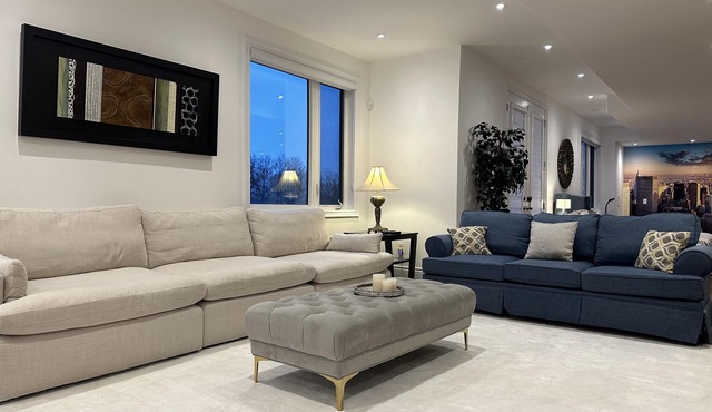 Luxurious open concept 2 bedroom apt on ravine, pond, central, airport, shopping