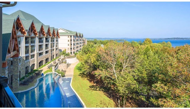 Luxurious Paradise Point 3BR Lodge-style Villa, with loft, on Table Rock lake