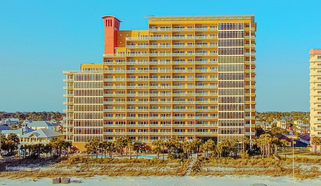 Luxurious penthouse with all the amenities. Oceanfront with fabulous views.