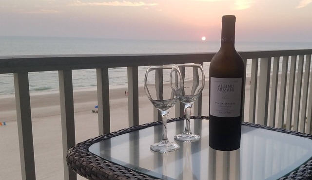 Luxurious Penthouse Oasis - Direct Beachfront/Oceanfront - 2 Parking Spots!