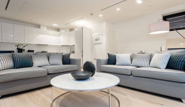 Luxurious Penthouse in Trafalgar Square