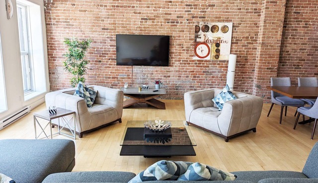 Luxurious Penthouse in Old Montreal featuring a majestic roof terrace