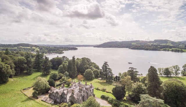 Luxurious period house on the shores of Lake Windermere