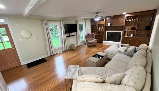 Luxurious, Pet-Friendly, 6-bed home near RDU and North Hills w/2-car garage