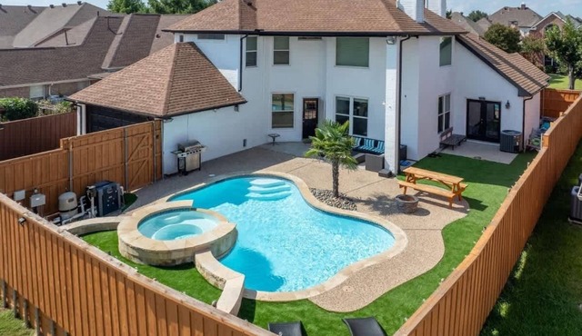 Luxurious | Pool Oasis | PS5 | 5BR 4 BA | Aquarium