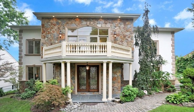 Luxurious Private 6 bed Home 15 minutes from NYC