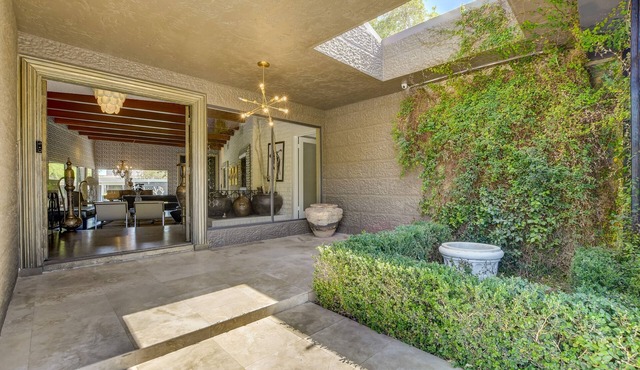 LUXURIOUS PRIVATE ESTATE PRIME LOCATION, L ,T, R