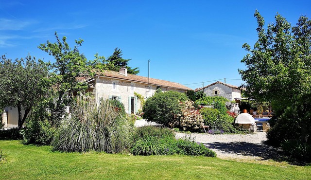 Luxurious private gite with pool, terrace, large gardens, golf simulator and gym