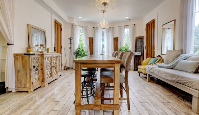 Luxurious Private Unmatched Location 10 Bed Washer/Dryer Safe Fast Wifi Walkable