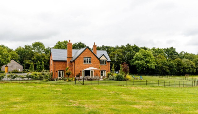 Luxurious property with downstairs bedroom and wet room,large garden,games room