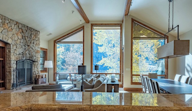 Luxurious Property with Spectacular Bald Mountain Views