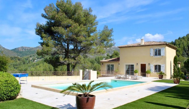 Luxurious Provencal Bastide of 350 M2
