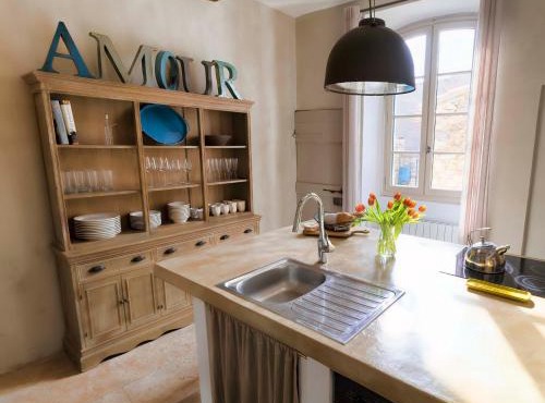 Luxurious Provencal Village House, Walk to Village Pool