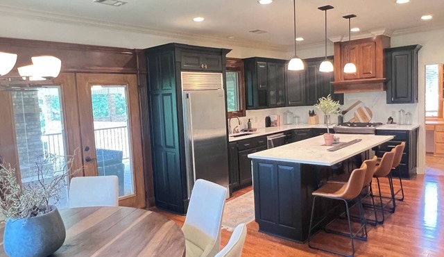 Luxurious Relaxation on Lake Hamilton