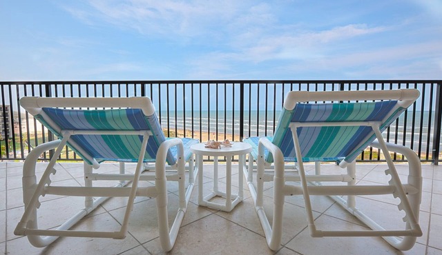 LUXURIOUS, REMODELED, SPACIOUS PENTHOUSE CONDO WITH AWESOME BEACH VIEWS!