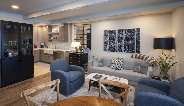 Luxurious Remodel- Walking Distance & Resort Pool Access