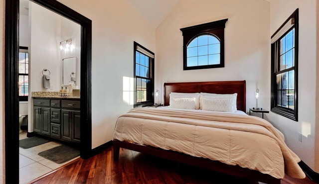 Luxurious Remodeled 2BR/3BED Bentonville NWA/Walmart HO Area