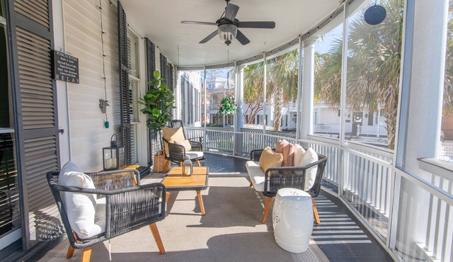 Luxurious, Renovated South of Broad Condo