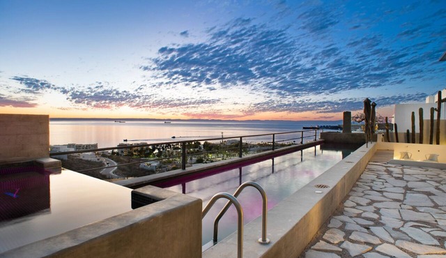 Luxurious Residence with Panoramic Views to the Sea of Cortés