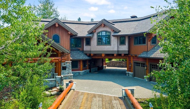 Luxurious Resort Lodge Home in stunning Tamarack Resort