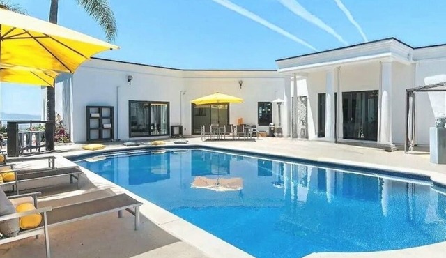 Luxurious Resort Style 3BR + Office w/Stunning Ocean Views, Pool, Spa & Sauna