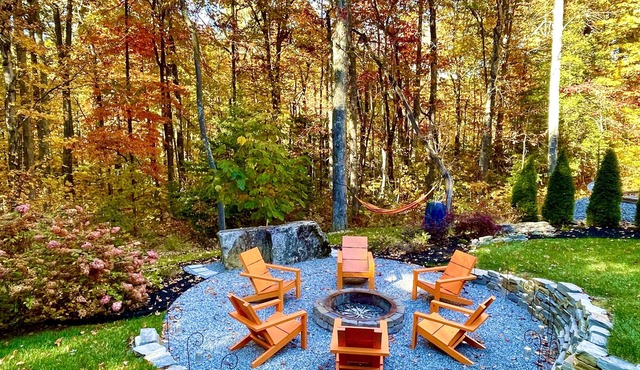 Luxurious Retreat w/Hot Tub by DuPont; mins to Pisgah, Brevard & Hendersonville