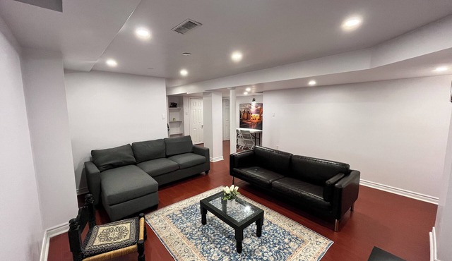 Luxurious Retreat ; 2BR basement in Mississauga