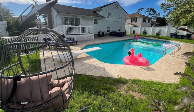 Luxurious Retreat 8 Beds 3 bath with Heated Pool