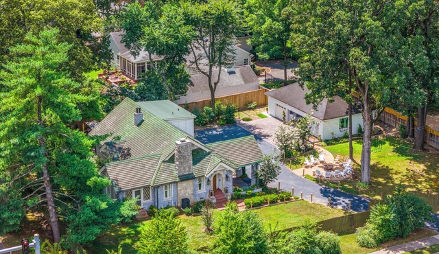 "Luxurious Retreat for Families, Couples & Work Getaways Cozy Oasis of Elegance!