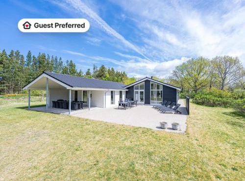 Luxurious Retreat in Henne Strand-By Traum