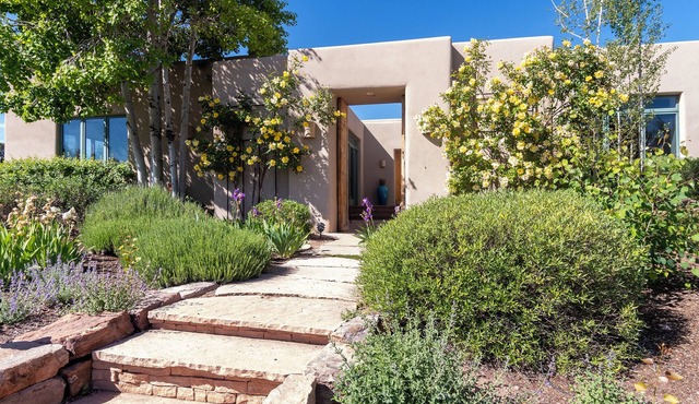 Luxurious Retreat - Incredible Views - 12 Acres - Monthly - Please Inquire