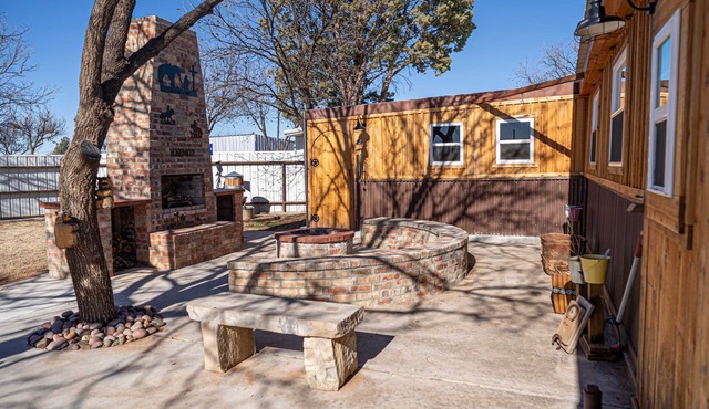 Luxurious Retreat near Jones AT&T Stadium!
