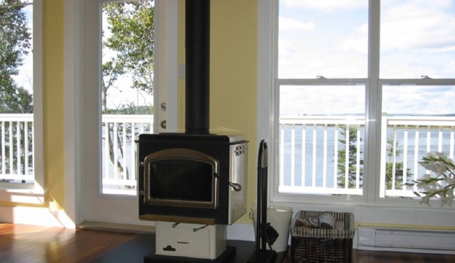 Luxurious retreat nestled on the shores of Southside Harbour