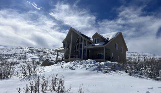 Luxurious retreat nestled near Fairview, Utah! Perfect for family reunions!