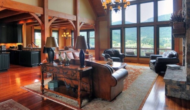 Luxurious Retreat in Bright's Creek near Lake Lure, Tryon, Hendersonville