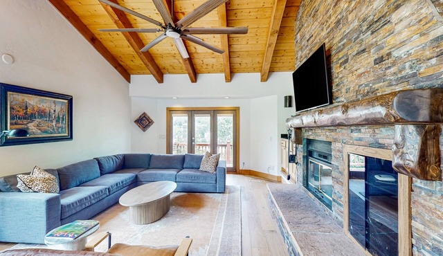 Luxurious Retreat w/Mountain-View Double Deck, Central AC & Two-Sided Fireplace