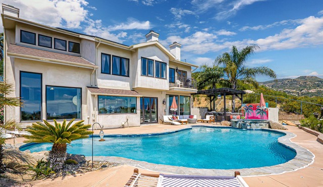 Luxurious Retreat with Unbelievable Views, Pool, and Hot Tub